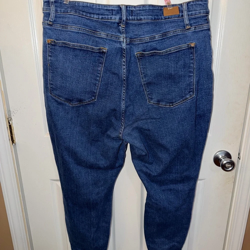 Judy Blue Dark Wash Skinny Jeans - Picture 2 of 3